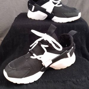 Nike Huarache City Low Black/white
